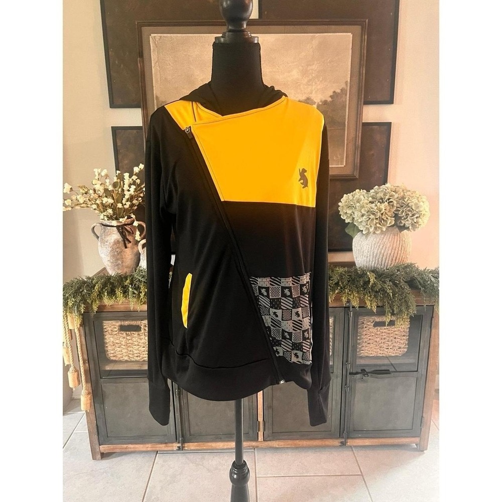 Universal Studios Wizarding World Of Harry Potter Hufflepuff Athletic Jacket L